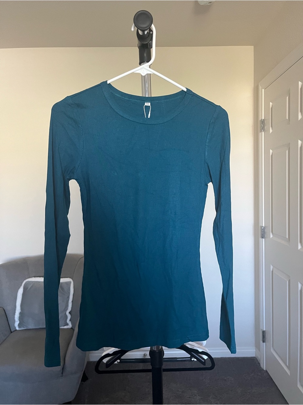 Women's Long-Sleeve Ribbed Crewneck Top in Teal Blue